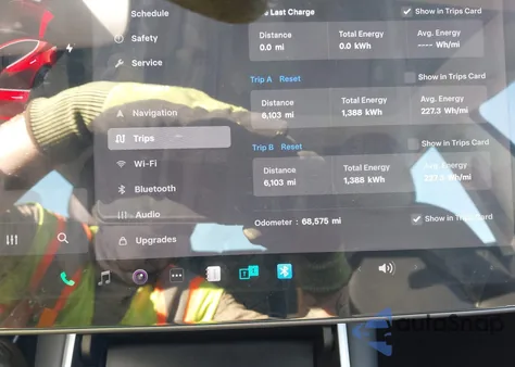 2020 Tesla Model 3 Standard Range Plus Rear-Wheel Drive/Standard Range Rear-Wheel Drive z USA, uszkodzony, nr VIN 5YJ3E1EA9LF611446
